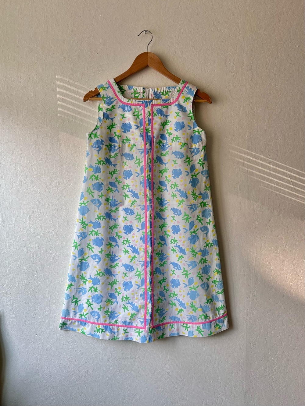 Vintage 1960s homespun handmade sleeveless a-line shift dress medium fish print